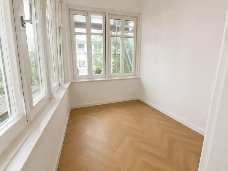 Schöne 3-Zimmer-Wohnung mit verglaster Innenhof-Loggia in exklusiver Lage in Wien Gersthof!