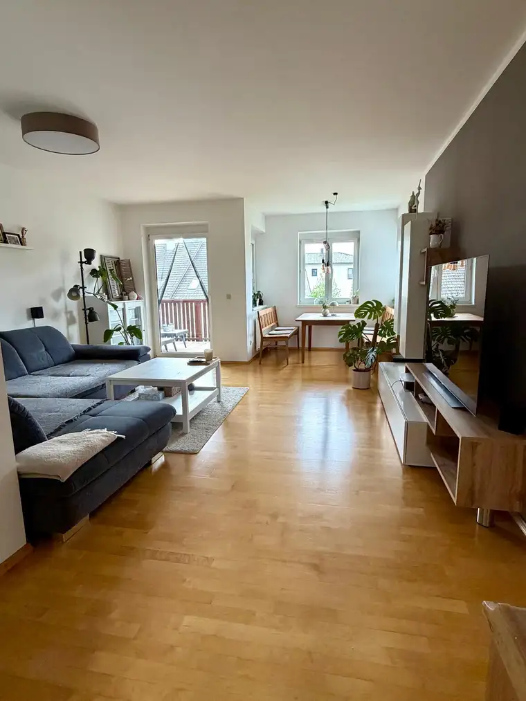 PRIVATVERKAUF - Helle 3-Zimmer-Wohnung mit Balkon &amp; TG-Platz in ruhiger Lage