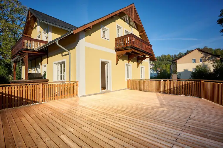 Erstbezug nach Sanierung - 60 m² Wohnfläche - 67 m² Terrasse - Seeblick und Bademöglichkeit - Zweitwohnsitz erlaubt!