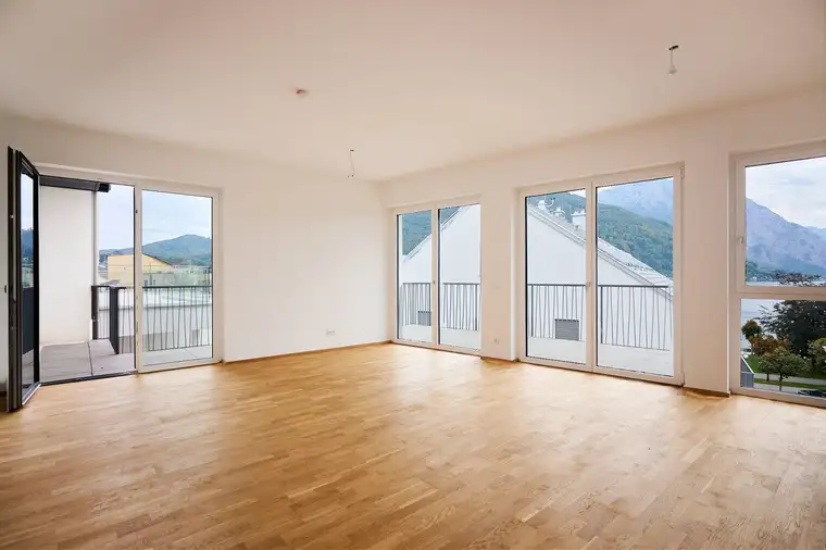 Ruhige 4-Zimmer-Wohnung im 3. OG mit Seeblick und direktem Liftzugang