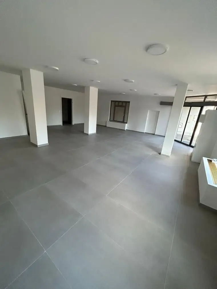Provisionsfrei - Modernes, helles Geschäftslokal im Zentrum von Oberwaltersdorf zu verkaufen