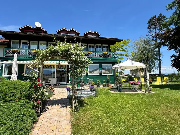Apartment-Haus in Sankt Kanzian am Klopeiner See mit 9 Apartments, einer Wohnung und großen Garten