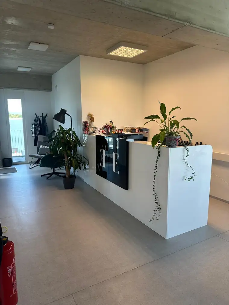 Helles Büro in Premstätten mit Balkon, Besprechungsraum &amp; optimaler Verkehrsanbindung
