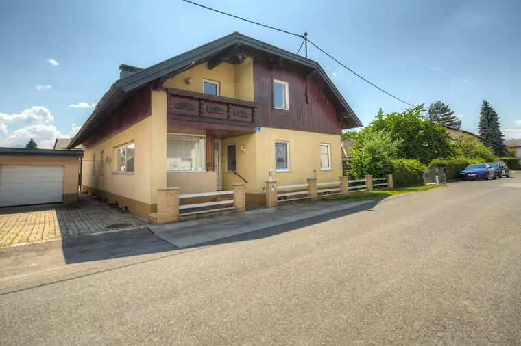 PROVISIONSFREI: Saniertes Familienhaus mit separatem Eingang &amp; Ausbaupotential ( zusätzlich 135m² ) in Klagenfurt - Welzenegg!