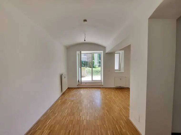Kleine Terrassenwohnung / Studio im Tiefparterre