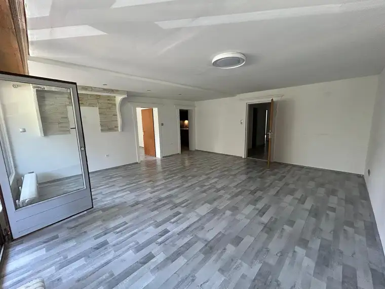 PROVISIONSFREI: 4 Zimmer Wohnung mit Loggia in Schwaz ab sofort zu verkaufen!