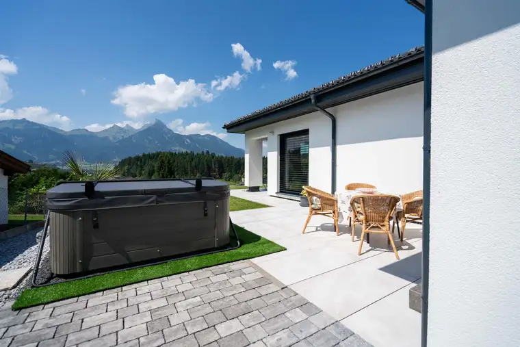 Einziehen statt bauen – barrierefreier Architekten-Bungalow mit Bergblick über Breitenwang
