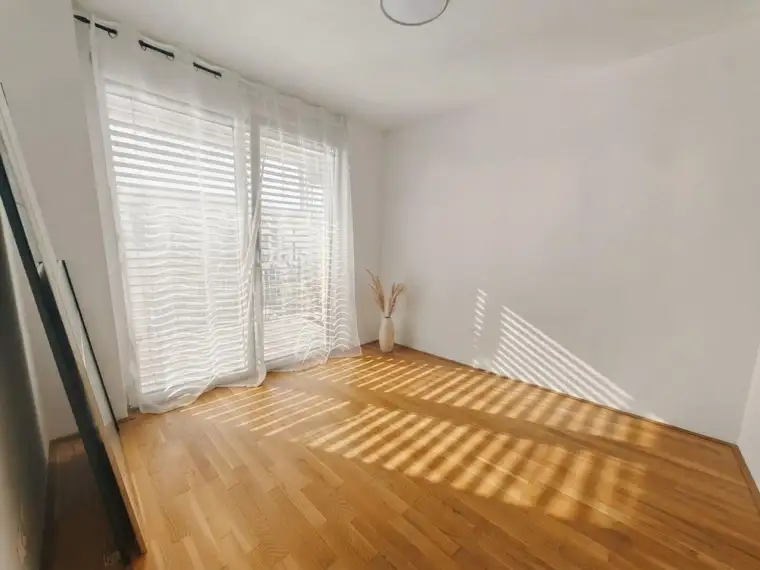 2 Zimmer + großer Balkon – Ihr neues Zuhause ab 1.12.