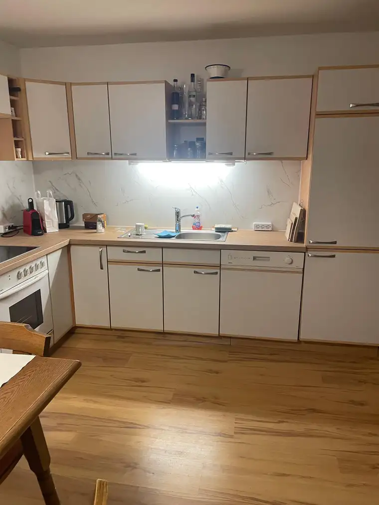 Vollmöblierte Erdgeschosswohnung mit Garten und Garage