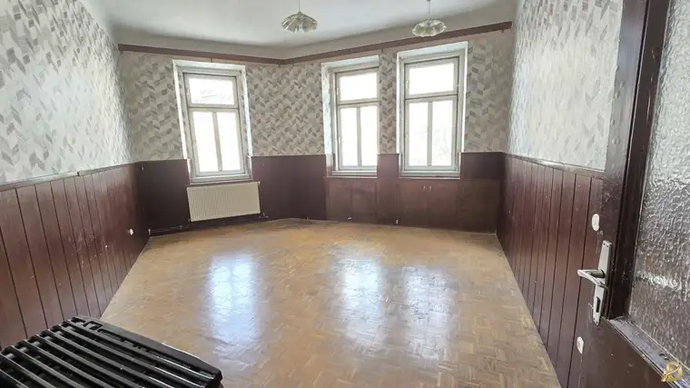 Sanierungsbedürtige Wohnung mit ca. 51,75m² 2 Zimmer.