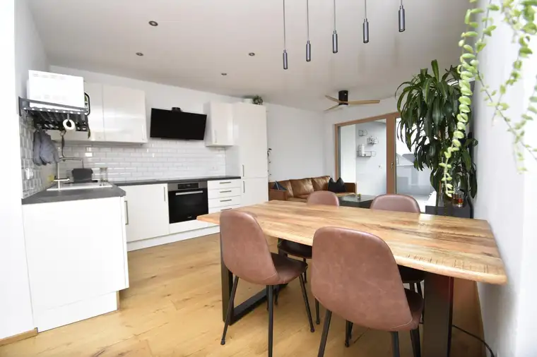 PROVISIONSFREI – Neuwertige 2-Zimmer-Wohnung mit großem Südbalkon, Lift &amp; Tiefgarage in Lustenau 