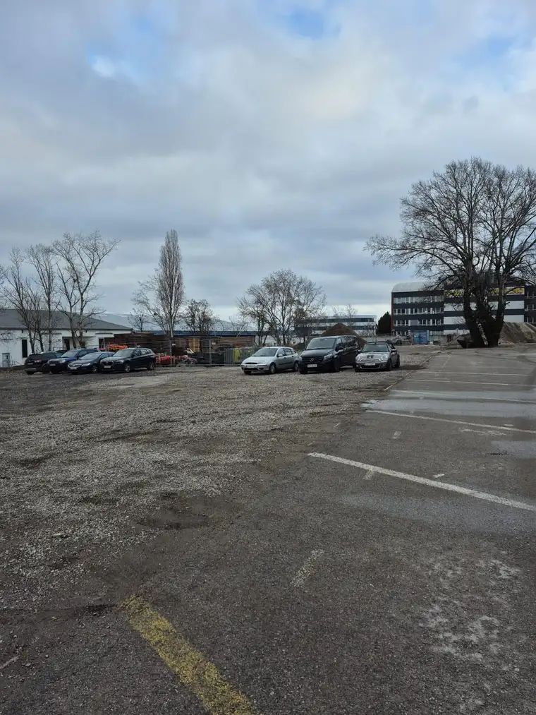 Zur Vermietung!!! Ein großzügiger Lagerplatz bzw. Abstellplatz!!