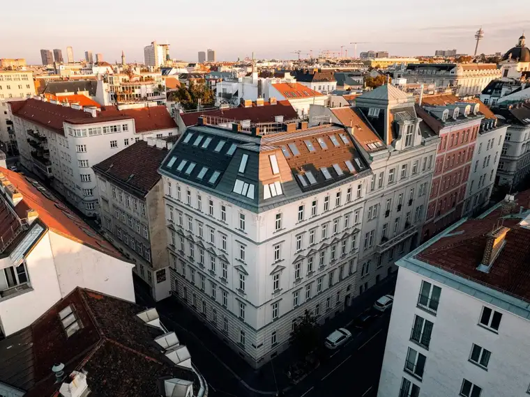 3-Zimmer-Dachgeschoss-Erstbezug im Botschaftsviertel