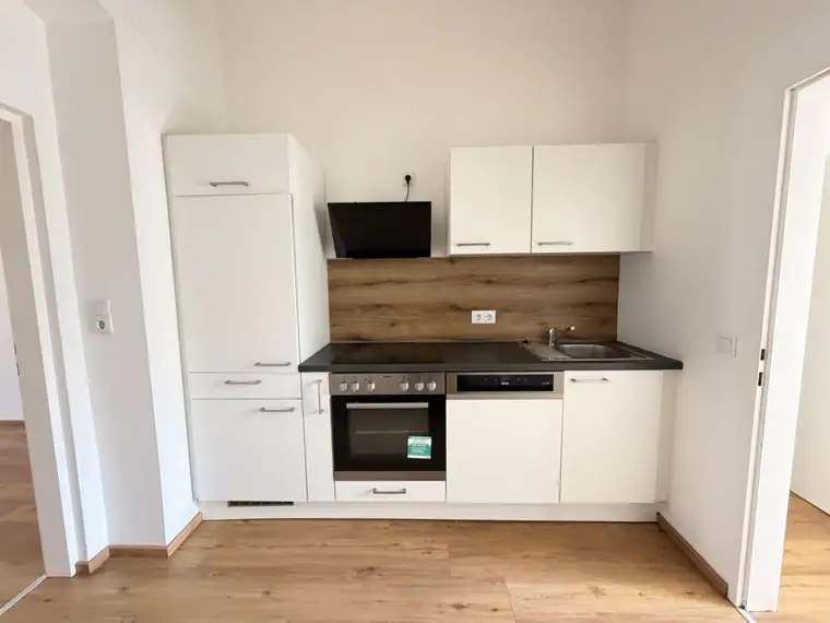 Lichtdurchflutete 33 m² Kleinwohnung mit Küche in Puntigam