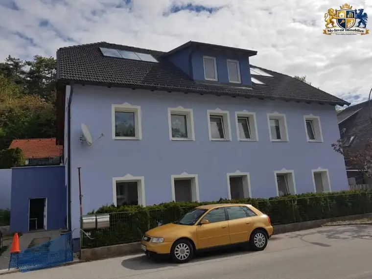 Großes Zweifamilienhaus in Pottenstein