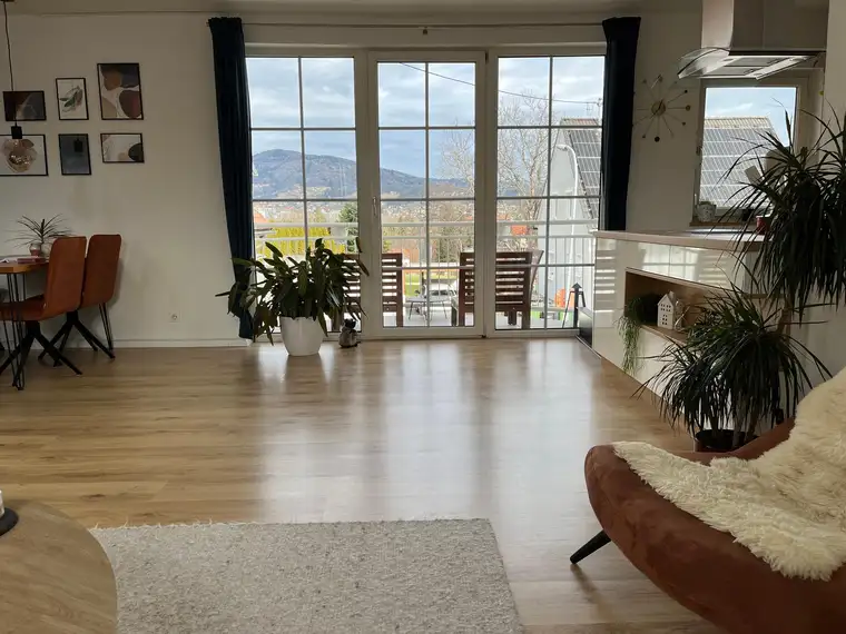 Wunderschöne Dachgeschoss-Maisonette mit Designküche, Balkon &amp; eigener Garage in Weiz