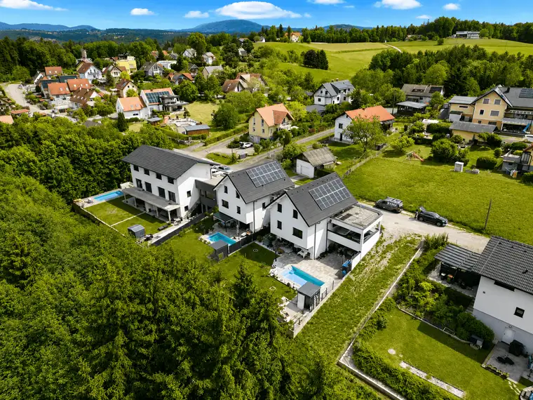 Neuwertige Doppelhaushälfte (Bj. 2022) in Hitzendorf mit Carport, Pool, PV uvm.
