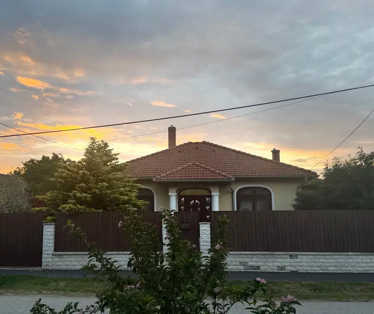 Haus in Ungarn, im mediterranen Stil - nahe Therme, mit Pool &amp; großem Garten