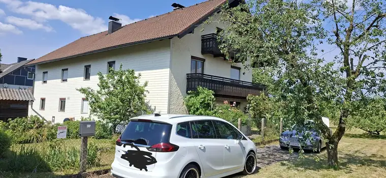 2 Parteienhaus mit großem Grundstück