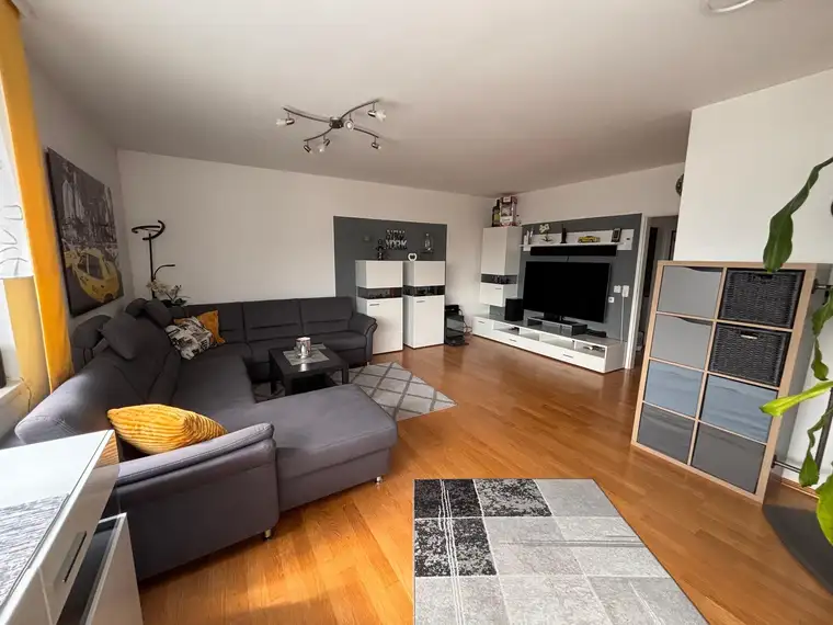 Moderne Wohnung nahe Steyr mit Klima, Luftwärmepumpe, E-Ladestation, PV-Anlage, Glasfaserinternet