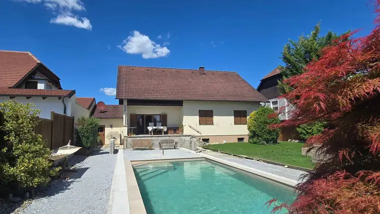 Haus mit wunderschönem Garten &amp; Pool