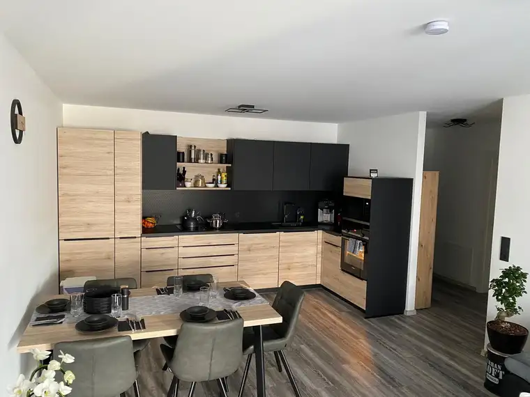 (Provisionsfrei) Moderne, neuwertige 2-Zimmer-Wohnung mit großem Balkon &amp; Tiefgarage in Sonnfeld