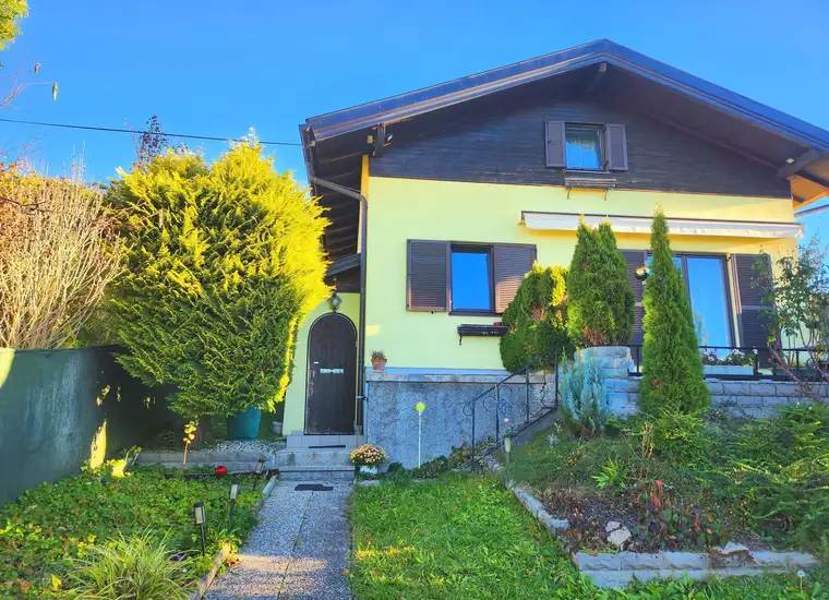 Kleines, nettes Einfamilienhaus mit sonnigem Garten; beste Lage in Bergheim