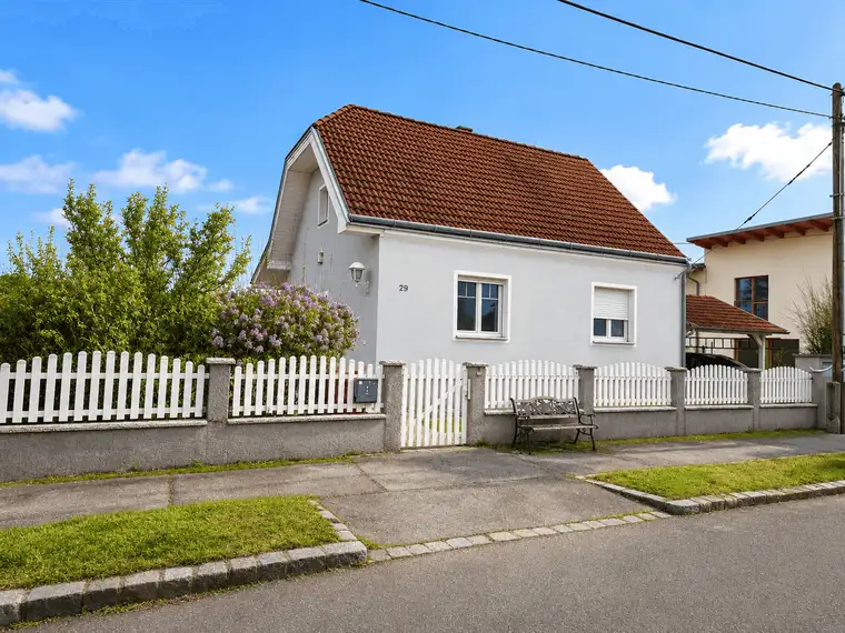 Freistehendes Einfamilienhaus | 660 m² Eigengrund | ca. 130 m² Gesamtnutzfläche | 4 Zimmer | Nähe Wien - Himberg