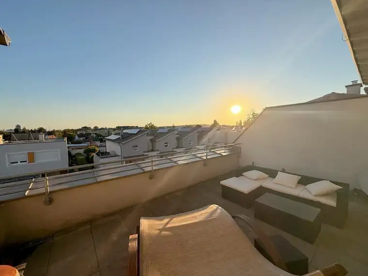 PRIVATVERKAUF OHNE MAKLERPROVISION - Exklusive Dachgeschosswohnung mit 23 m² Dachterrasse