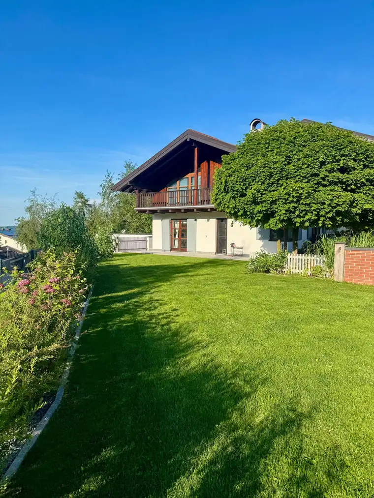 🏡 Charmantes Landhaus in Seeham – Wohnen, wo andere Urlaub machen