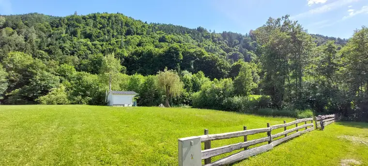 Baugrund mit Bauprojekt 