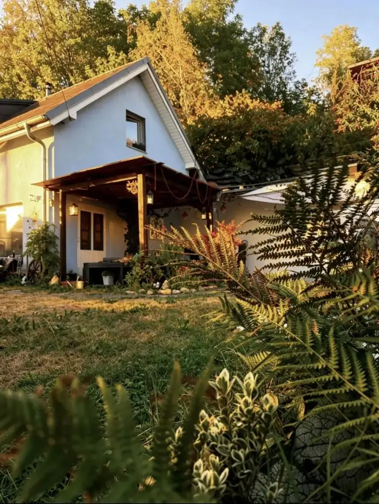 Petersberg: Außergewöhnliche Lage am Wald - Gartenidylle &amp; großzügiges Einfamilienhaus in Ternitz