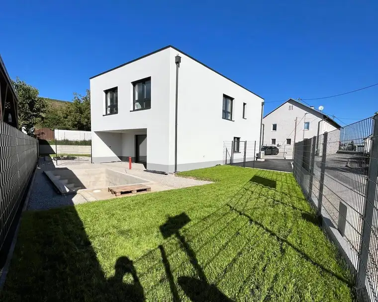Neubau-Doppelhaushälfte in Sierning | 165 m² | Süd-/ Ostgarten | Erstbezug | provisionsfrei