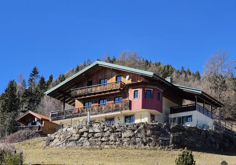 Logenplatz über den Wolken Kärntens: Exklusives Einfamilienhaus für die große Familie in Sankt Urban 
