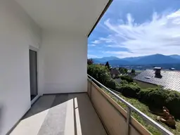 Neu renovierte 2-Zimmer Wohnung mit Küche und Loggia