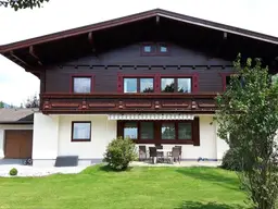 Gepflegtes Zweifamilienhaus mit großem Grundstück in Bruck an der Glocknerstraße