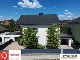 Einziehen und wohlfühlen – Zweifamilienhaus mit Pool und Traumgarten