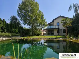 Vielseitig nutzbares Wohnhaus mit großzügigem Grundstück und Schwimmteich