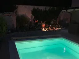 Ein Einfamilienhaus das viel Freiraum lässt. Pool Garage