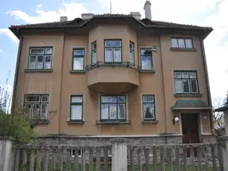 Villa aus 1930 zu unschlagbarem Preis, in perfektem Zustand und mit ganz viel Potenzial. Wohnen und auch Arbeiten.
