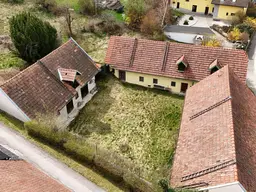 Altes Bauernhaus mit Wirtschaftsgebäuden zu verkaufen!