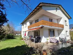 Einfamilienhaus mit großem Grundstück
