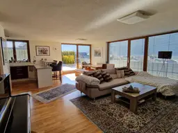 Großzügige Ferienwohnung mit Ausblick zu verkaufen