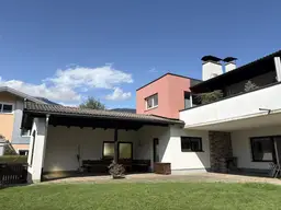 Haus mit 2 Wohnungen und großem Garten