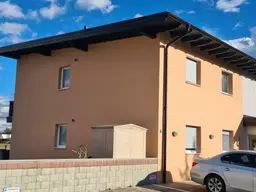 3-Zimmerwohnung mit Traumterrasse und zwei Parkplätzen in absoluter Ruhelage