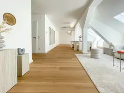 REVITALISIERTES ZINSHAUS: generalsanierte 3-Zimmerwohnung im klimatisiertem DG