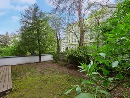 Gartenwohnung im 7. Bezirk: Ruhige 1-Zimmer Altbauwohnung mit 85 m² Garten &amp; privatem Keller mit Gewölbe