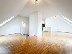 ☀️ SOMMERAKTION VERLÄNGERT: 50 % Provisionsnachlass! SONNIGE MAISONETTE MIT TERRASSE IM DACHGESCHOSS – WOHNEN MIT BESONDEREM FLAIR