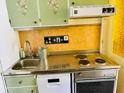 Möblierte 2-Zimmer Altbauwohnung mit Aufzug in Retrostil