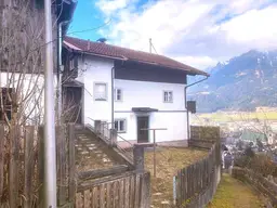 Wohnhaus mit landwirtschaftlichen Grundstücken in unverbaubarer Aussichtslage über Schwaz